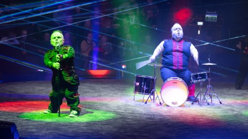 Die Puppen tanzen lassen: Till Lindemanns Zirkusshow gastiert in Berlin