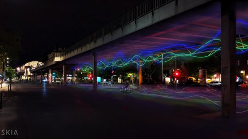 Lichtinstallation „Nachtspur“ in Berlin-Kreuzberg: „Die schwingende Bewegung eines Fahrrades nachzeichnen“