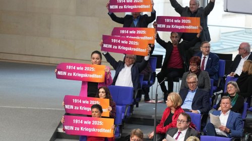 „1914 wie 2025: NEIN zu Kriegskrediten!“: BSW verabschiedet sich mit Eklat aus dem Bundestag