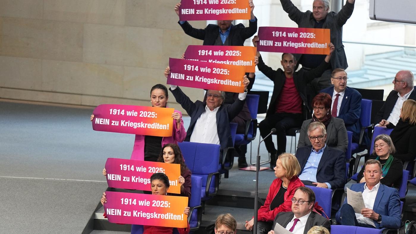 „1914 wie 2025: NEIN zu Kriegskrediten!“: BSW verabschiedet sich mit Eklat aus dem Bundestag