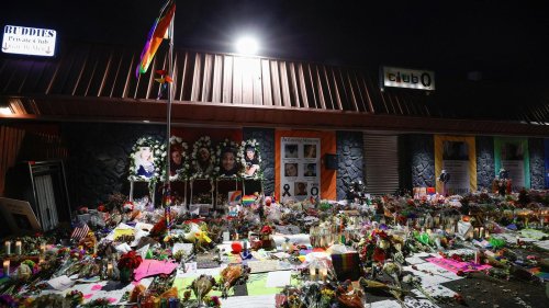 Nach Angriff auf queeren Nachtclub in Colorado: Anklage in 305 Punkten erhoben