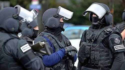 Angebliche Schüsse bei Party: Betrunkener Mann löst SEK-Einsatz in Berlin-Marzahn aus