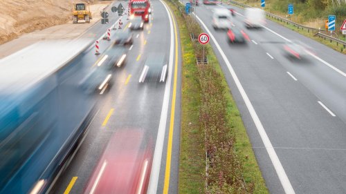 Unfallkommission berät: Bald wieder Tempolimits auf der Autobahn 24?