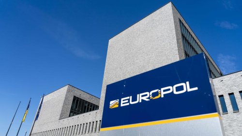 Handel mit Drogen, Waffen und Fälschungen: Europol gelingt Schlag gegen Darknet-Banden – 270 Festnahmen