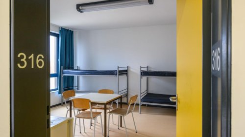Migrationspolitik: Neuer Innenminister prüft Zukunft des „Dublin-Zentrums“