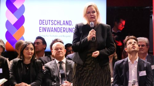 FDP legt im Ampel-Streit nach: „Wirtschaftsweise“ unterstützen Faesers Einbürgerungspläne