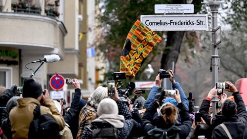 „Gebt uns Lüderitz Str. & Nachtigal zurück“: Unbekannte randalieren in Bezirksamt Mitte – offenbar aus Protest gegen Straßenumbenennung in Berlin