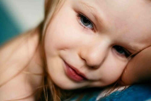 Качается ли Варя на качелях?