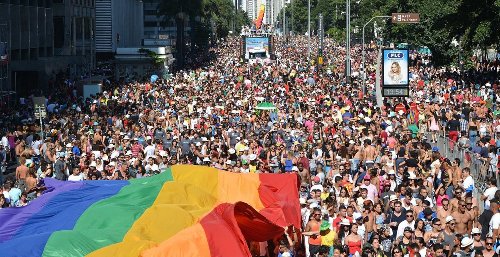 «ЛГБТ-прайды — необходимая России духовная скрепа»