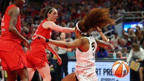 ‘Thats hate’ – Referee forced to intervene as Angel Reese goes after Caitlin Clark in fiery contest