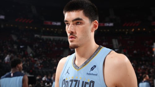 Zach Edey ‘spits profusely’ towards referee leaving Anthony Davis visibly disgusted but fans say same thing