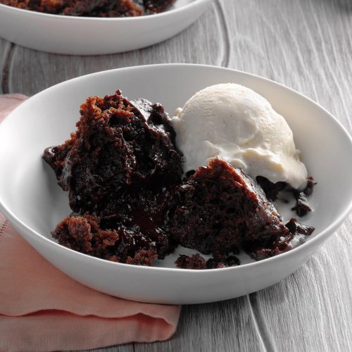22 Slow Cooker Cake Recipes that are a Piece of Cake to Make