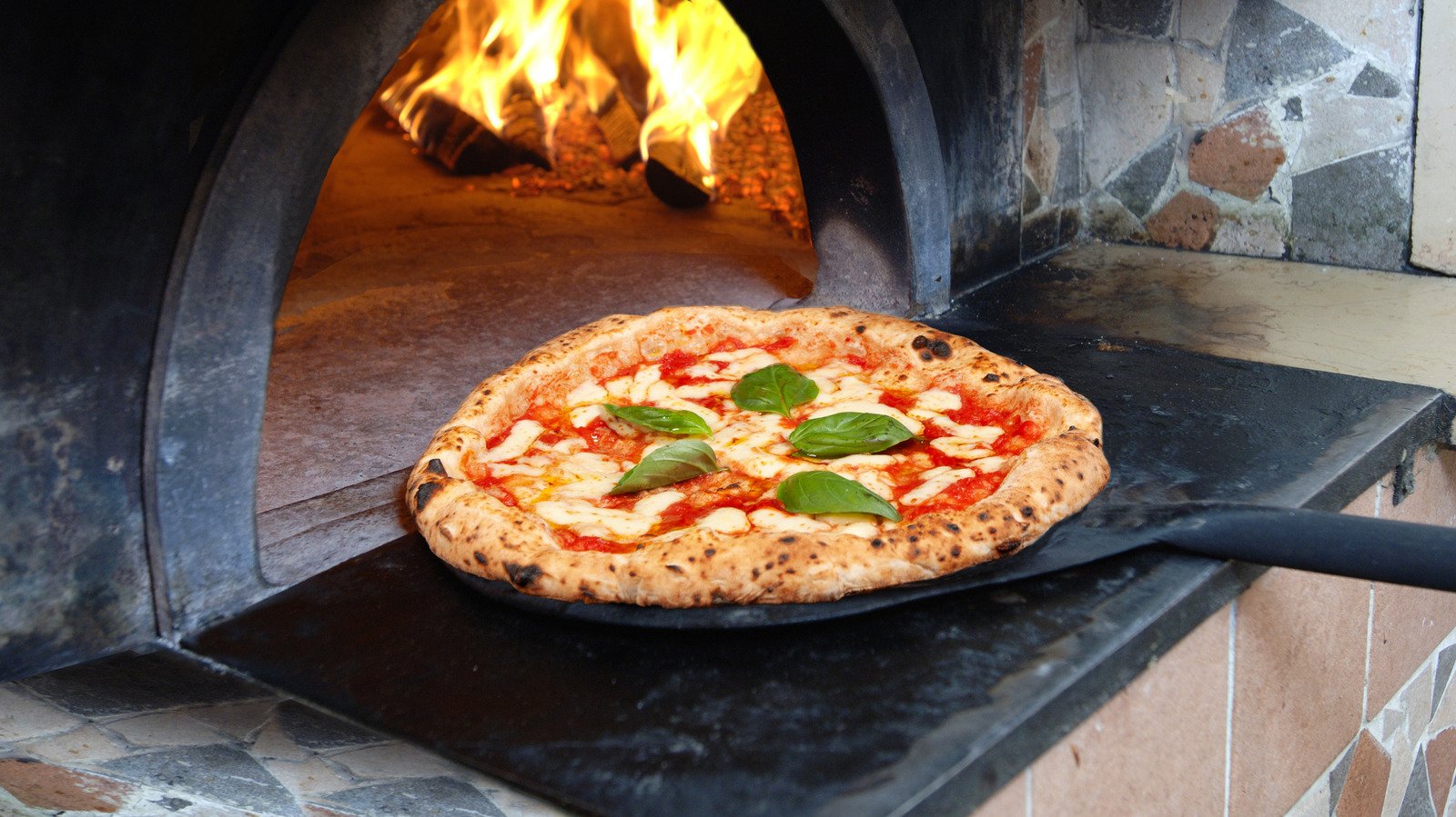 Where To Find The Best Pizza In Naples, Italy