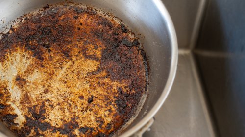 The Soda Trick For Cleaning Burnt Food Off Cookware