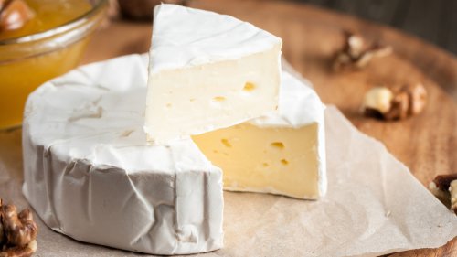 How To Serve And Eat Brie Like An Expert