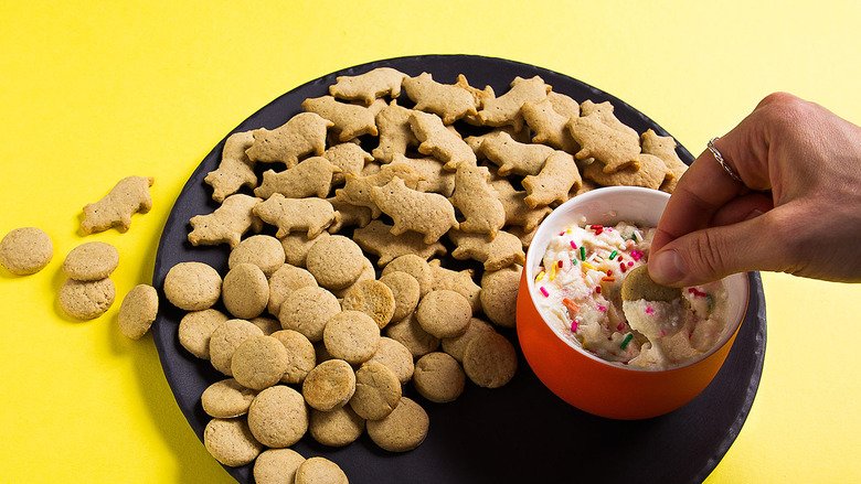 Homemade Dunkaroos  & Dip Are The Perfect Throwback Snack