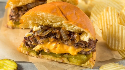 How The Midwest's Juicy Lucy Reinvented Traditional Cheeseburgers