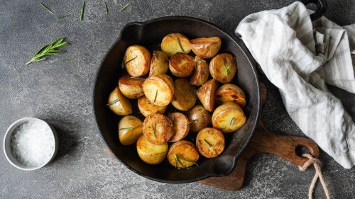 the-polarizing-ingredient-you-should-be-using-for-roast-potatoes