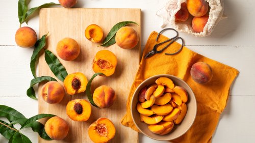 You Should Start Soaking Sliced Peaches In Club Soda. Here's Why