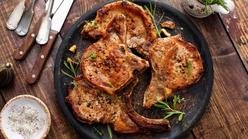 When To Use Thin Vs. Thick Cut Pork Chops Based On Your Dinner Goals