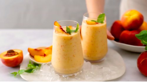 Why You Should Avoid Using Water In Your Smoothies (And What To Use Instead)