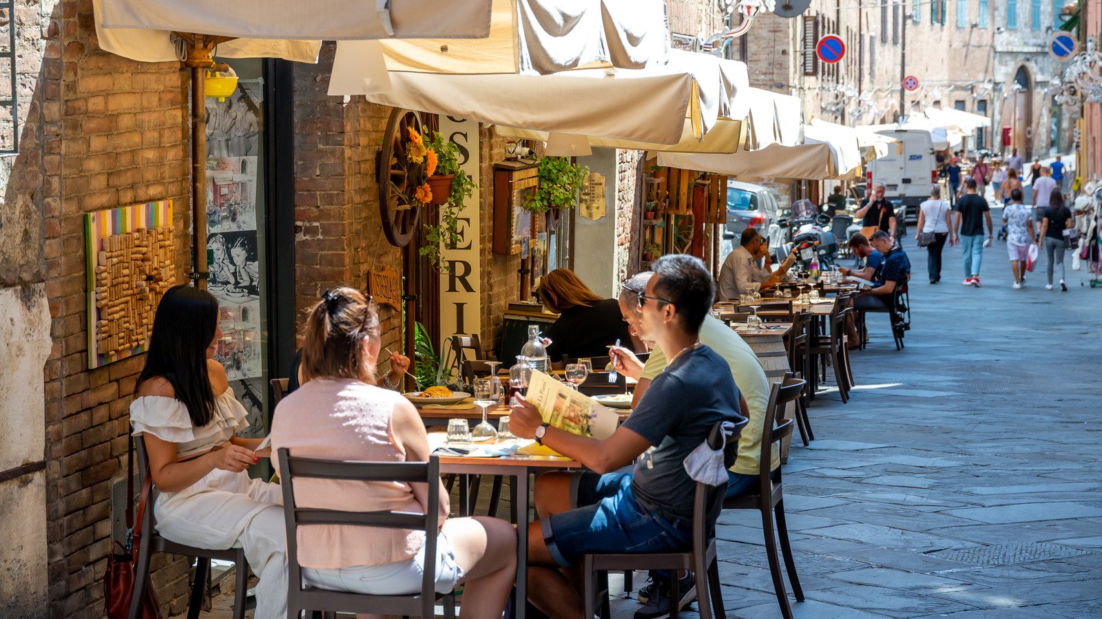 How Restaurants In Italy Usually Serve Salads