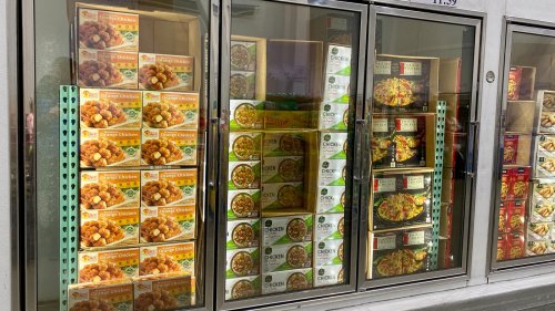 The Costco Food Court Hack You Need To Get Frozen Groceries Home In Good Condition