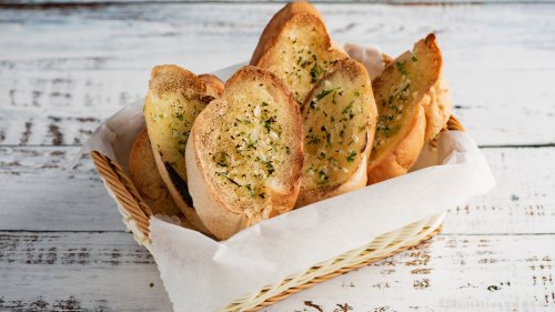 Why You May Not Find Garlic Bread In Italy