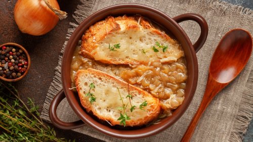 Make The Bread In French Onion Soup Deliciously Crispy With One Simple Step