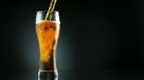 What Does It Mean If Your Beer Bubbles Downward When Poured?