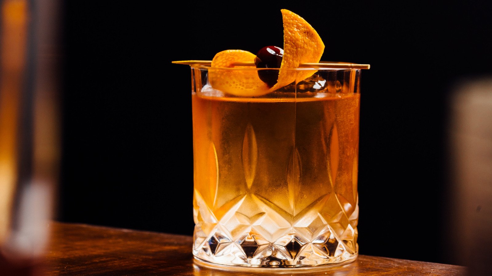 We Asked A Mixologist Here's Exactly How To Make A Perfect Old