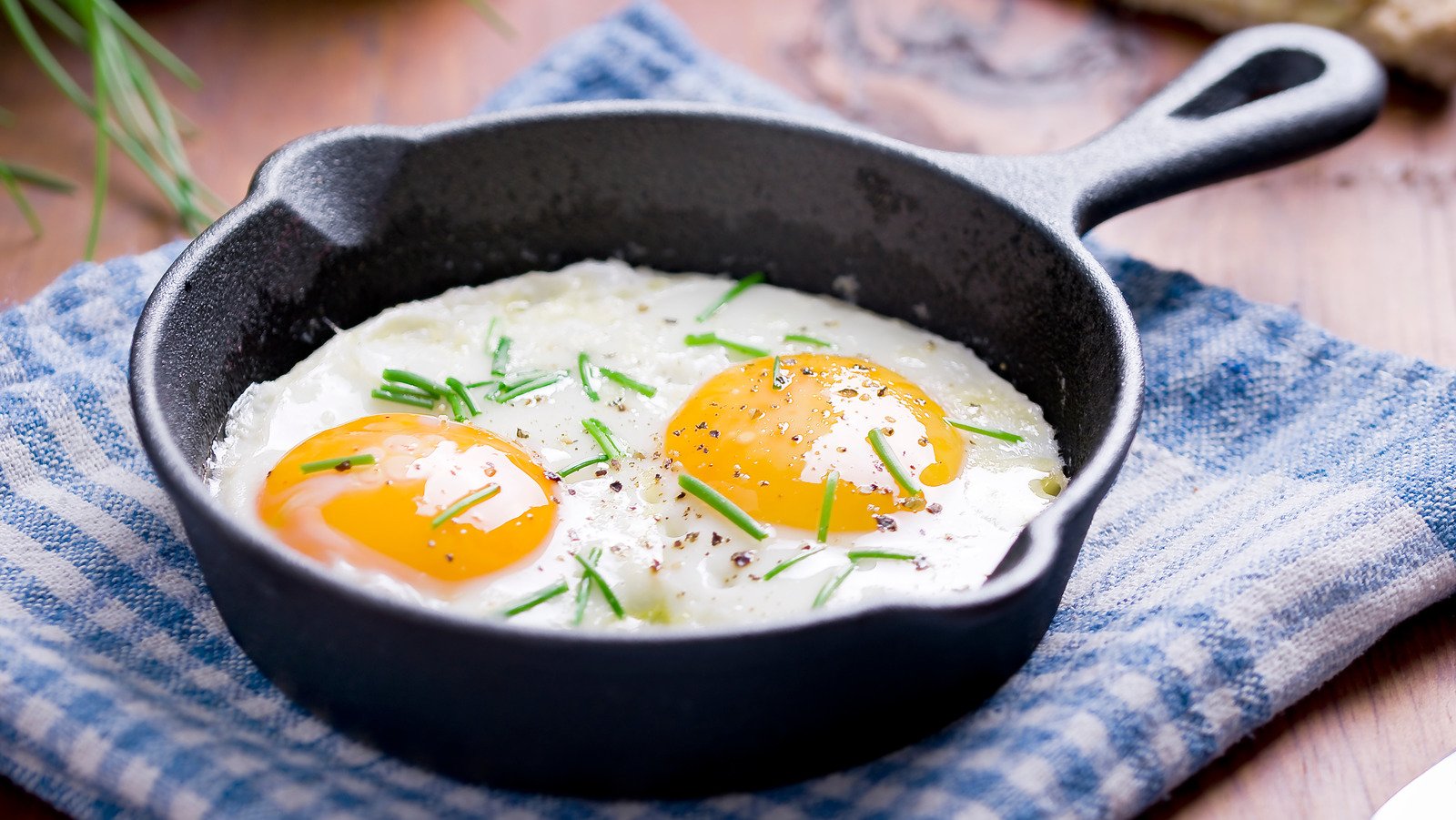Fry Eggs In This Unexpected Liquid For Richer Mornings