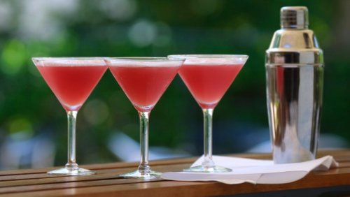 How To Serve Cosmo Cocktails If You Don't Have Martini Glasses