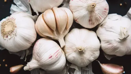 The Stainless Steel Trick To Eliminate Garlic Odor From Your Hands