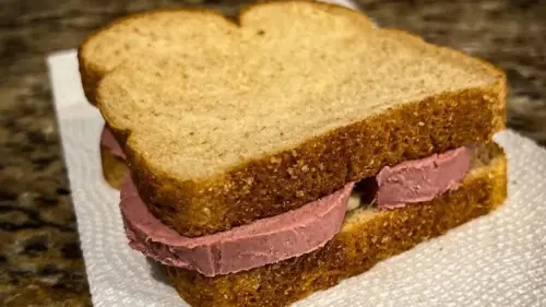 These Odd Throwback Sandwiches Are Surprisingly Delicious