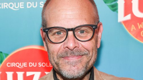 Alton Brown's 30-Second Rule For The Perfect Crust On Steak