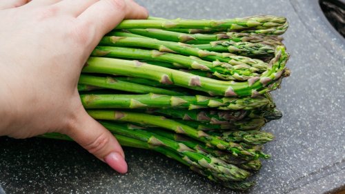 Did You Know That There Are Male And Female Asparagus? Here's The Difference