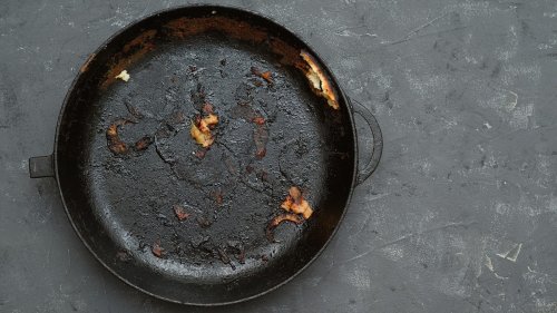 The Easiest Way To Remove Smelly Odors From Your Cast Iron Pan