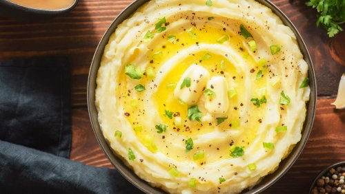 Why You Should Try Using Buttermilk In Your Mashed Potatoes