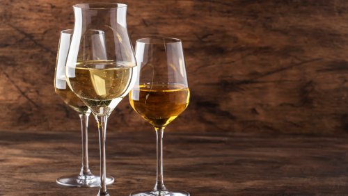 The Difference In Chilling Sparkling Vs. Still Moscato Wines