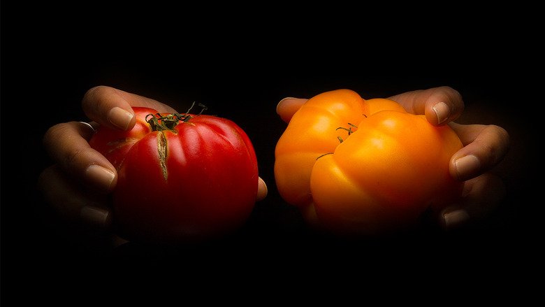 The Right Way To Pick A Perfectly Ripe Tomato