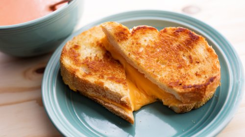 The Tasty Bread Swap You'll Want To Use For Your Next Grilled Cheese