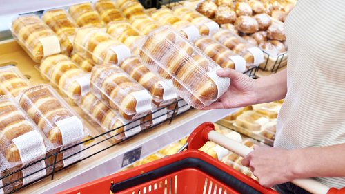 Why You Should Avoid Buying Donuts At A Supermarket Bakery