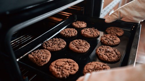 Why You Should Never Grease Your Cookie Sheet