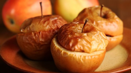 How To Make Baked Apples When You Don't Have Access To An Oven