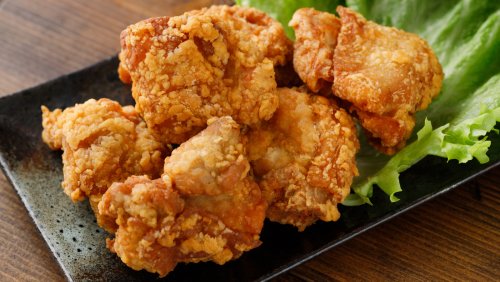 Why It's Important To Season Flour For Fried Chicken