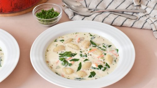Copycat Olive Garden Creamy Chicken Gnocchi Soup Recipe
