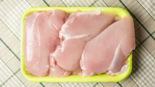 Fans Need To Know About What The White Stripes On Raw Chicken Mean