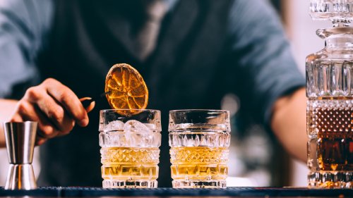 The 2 Whiskey Cocktails Everyone Enjoyed In The 1960s Have Never Gone Out Of Style