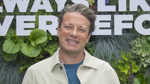 Jamie Oliver Says This Is The Right Way To Drink At A Pub - Exclusive Interview